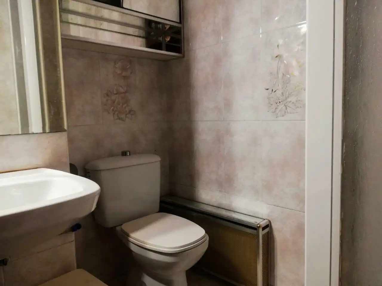 Bathroom of Flat for rent in Burgos  with Heating, Parquet flooring and Furnished