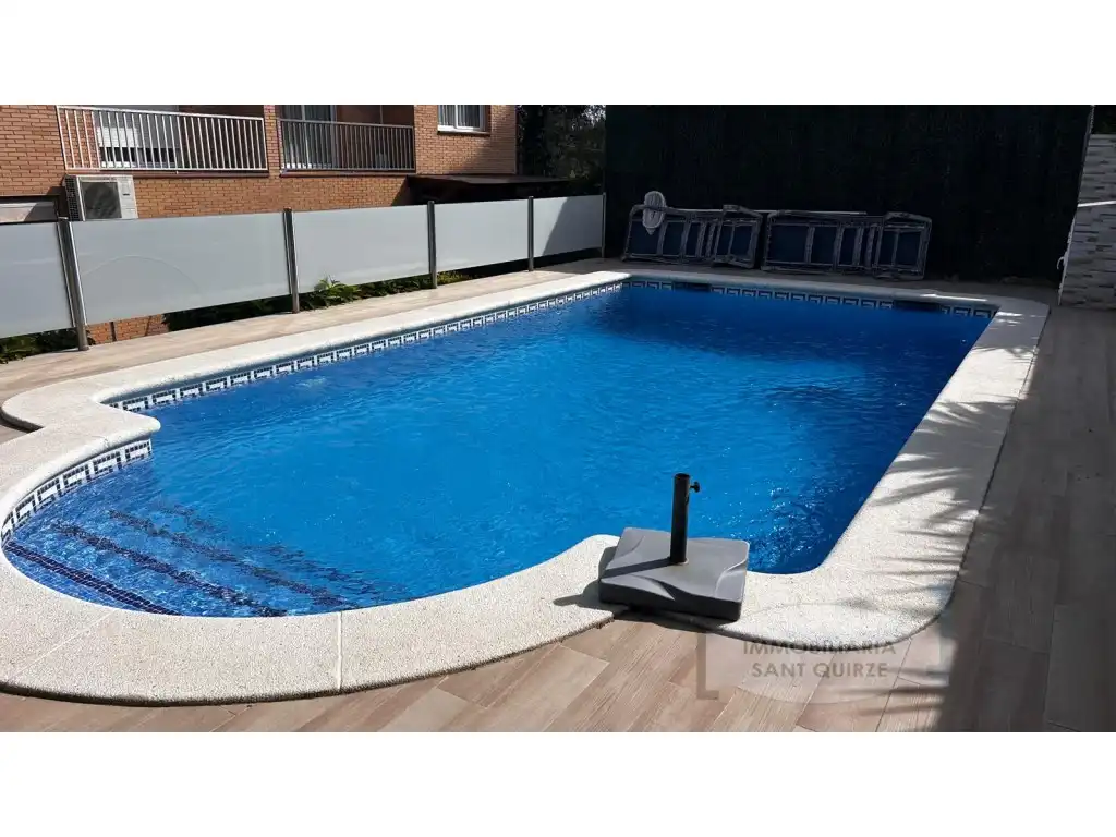 Piscina de Casa o xalet en venda en Sant Quirze del Vallès