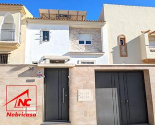 Exterior view of House or chalet for sale in Lebrija  with Air Conditioner, Heating and Terrace