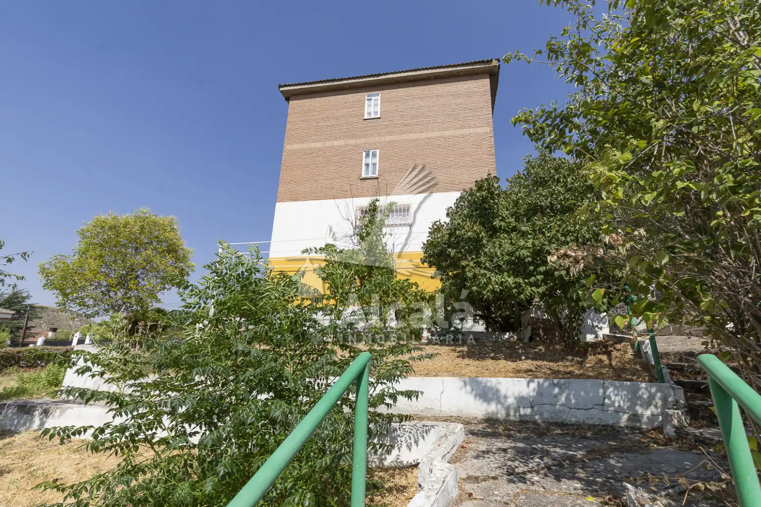 Vista exterior de Casa o xalet en venda en Villalbilla amb Aire condicionat, Calefacció i Jardí privat