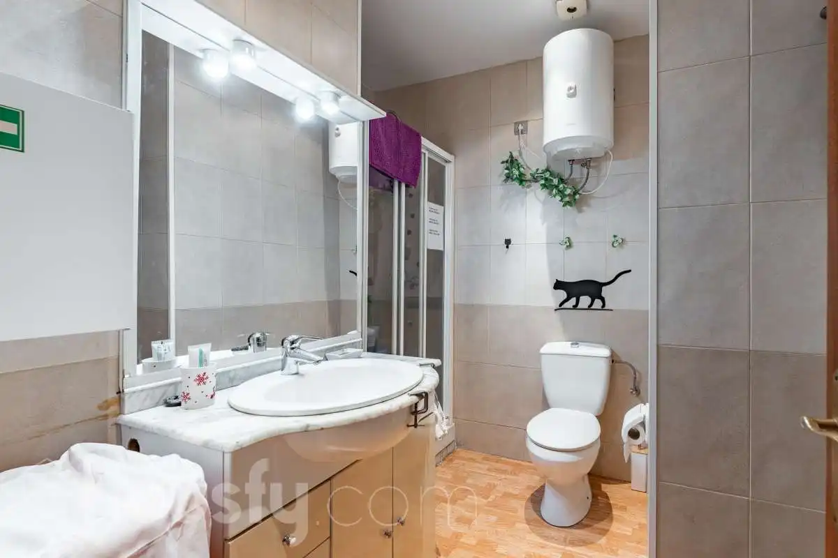 Baño de Planta baja en venta en Barcelona