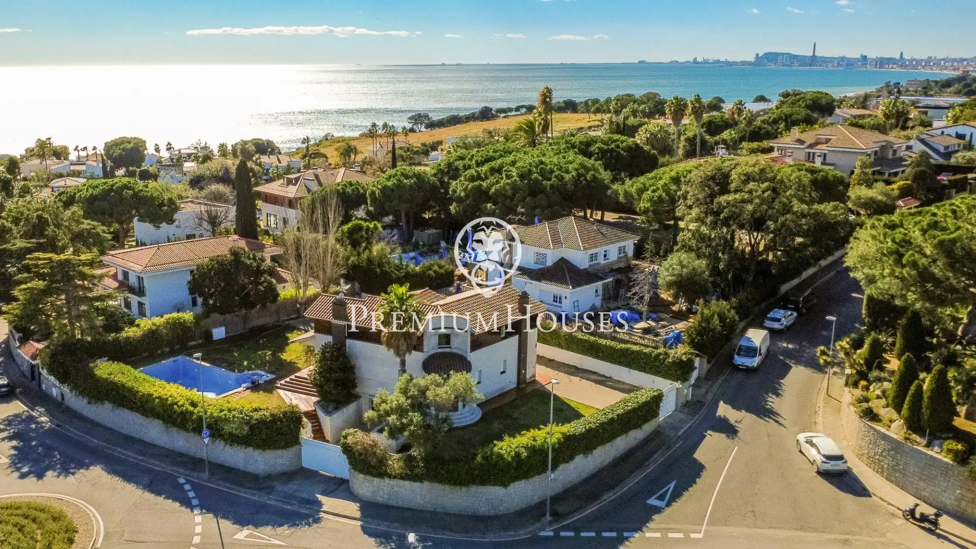 Vista exterior de Casa o xalet en venda en Alella amb Aire condicionat, Jardí privat i Terrassa