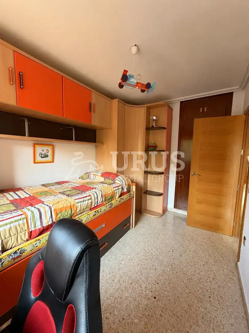 Piso en venta en CENTRO DE SALUD, Poniente-Norte - Miralbaida - Parque Azahara