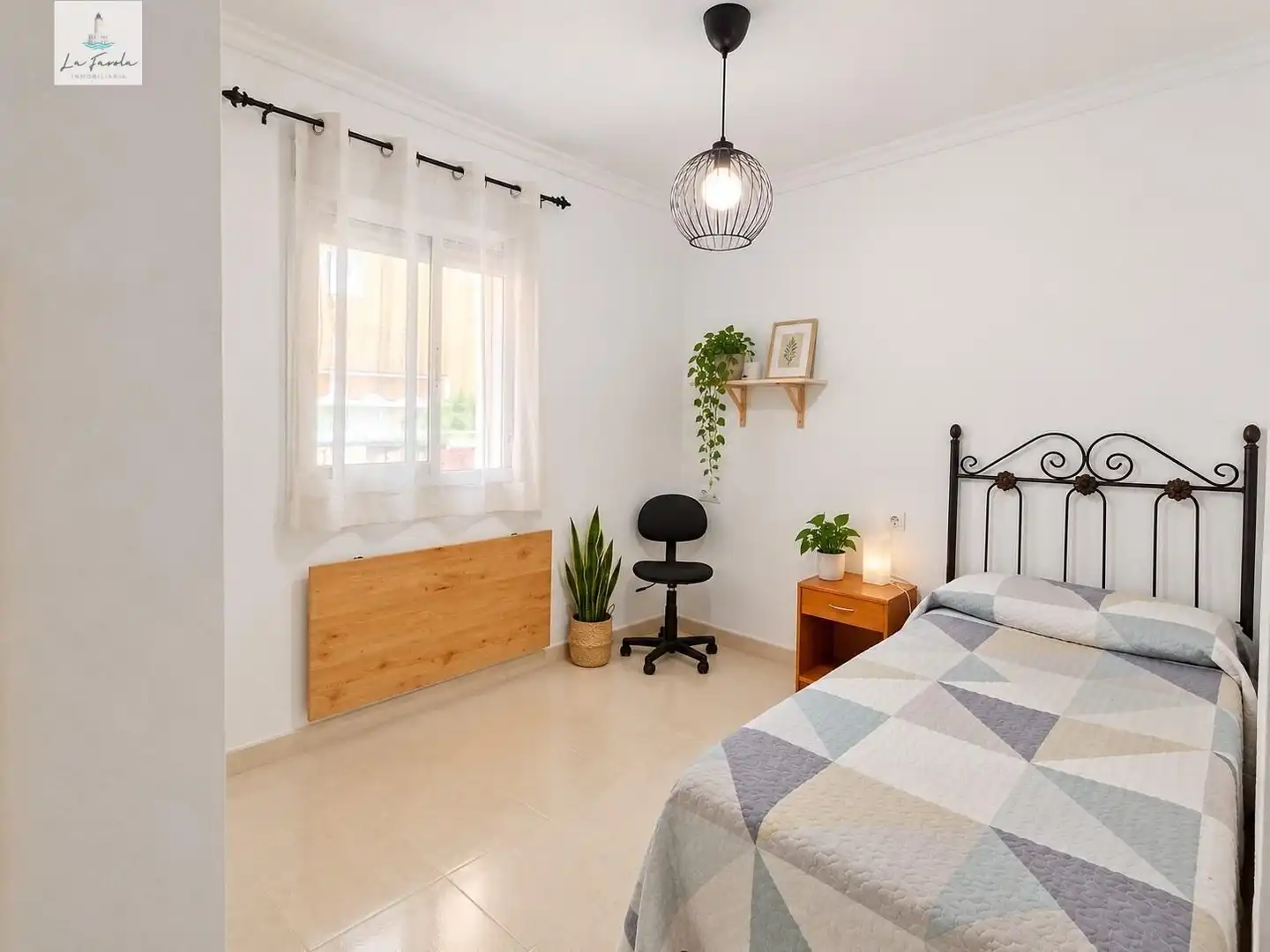 Dormitori de Pis per a compartir en Málaga amb Aire condicionat, Calefacció i Jardí privat
