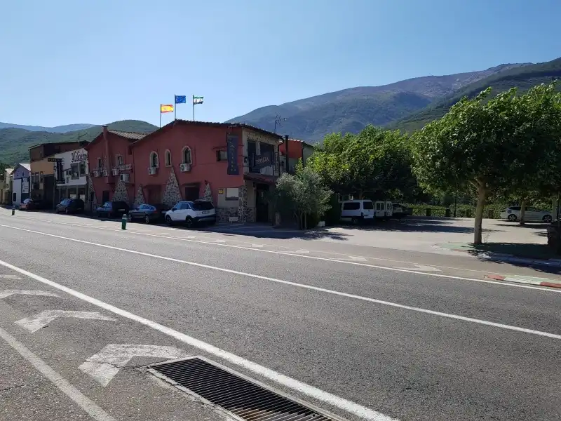 Vista exterior de Casa o chalet en venta en Cabezuela del Valle con Aire acondicionado, Calefacción y Terraza