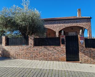 Exterior view of House or chalet for sale in Arganda del Rey  with Air Conditioner, Heating and Private garden