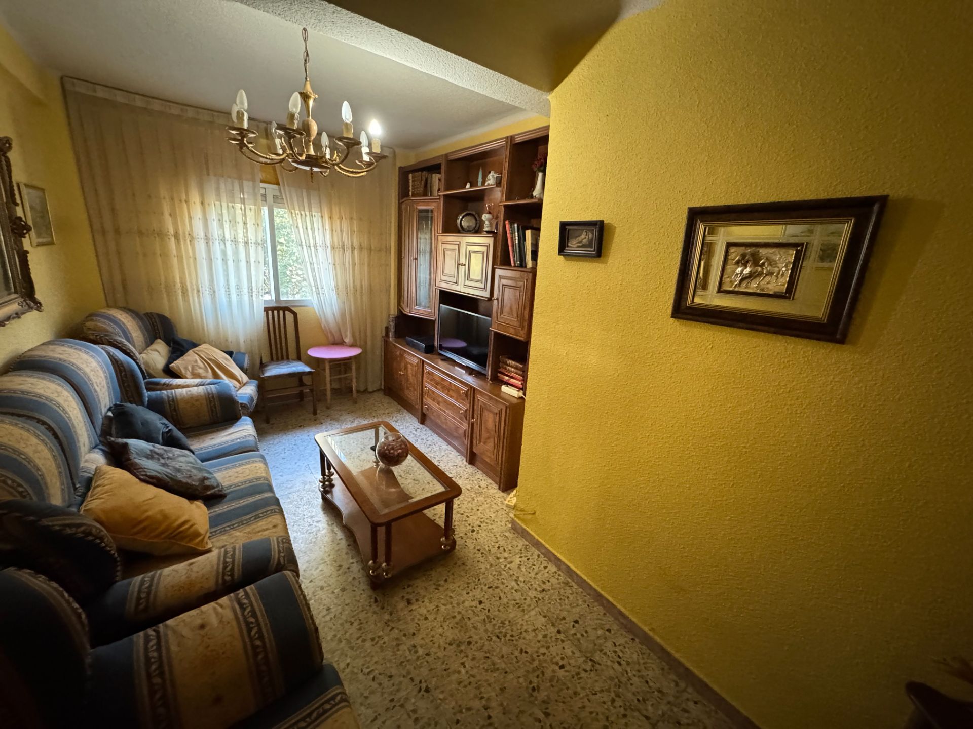 Living room of Flat for sale in  Madrid Capital  with Furnished