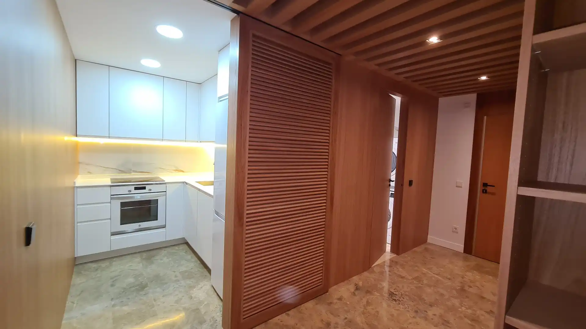 Cuina de Apartament de lloguer en Madrid amb Aire condicionat, Calefacció i Moblat