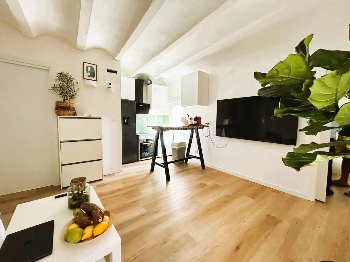 Cocina de Piso en venta en L'Hospitalet de Llobregat con Aire acondicionado, Terraza y Amueblado