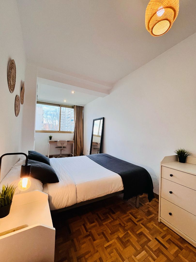 Schlafzimmer von Wohnung zur untervermieten in  Madrid Capital mit Heizung, Möbliert und Ofen