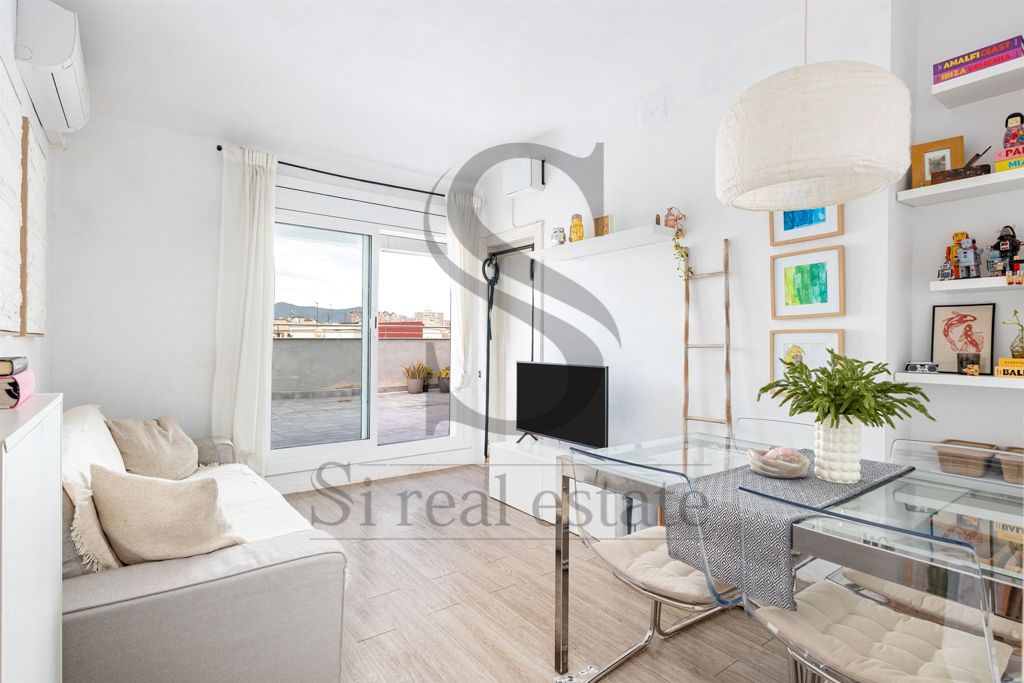 Vista exterior de Àtic en venda en  Barcelona Capital amb Aire condicionat, Terrassa i Traster