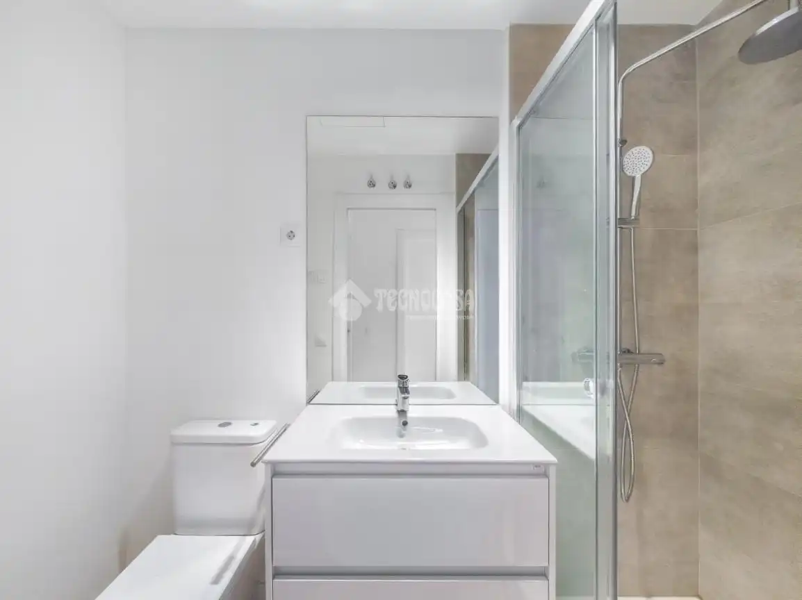Badezimmer von Wohnung zum Verkauf in Madrid mit Heizung, Abstellraum und Gemeinschaftspool