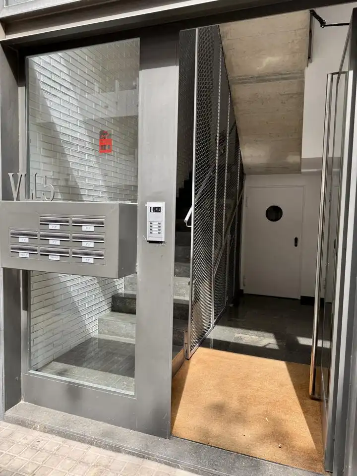 Piso en venta en Barcelona con Balcón
