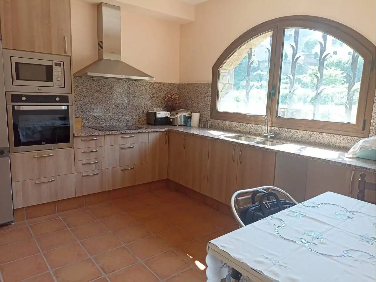 Cuina de Casa adosada en venda en Vallfogona de Ripollès amb Calefacció, Jardí privat i Terrassa