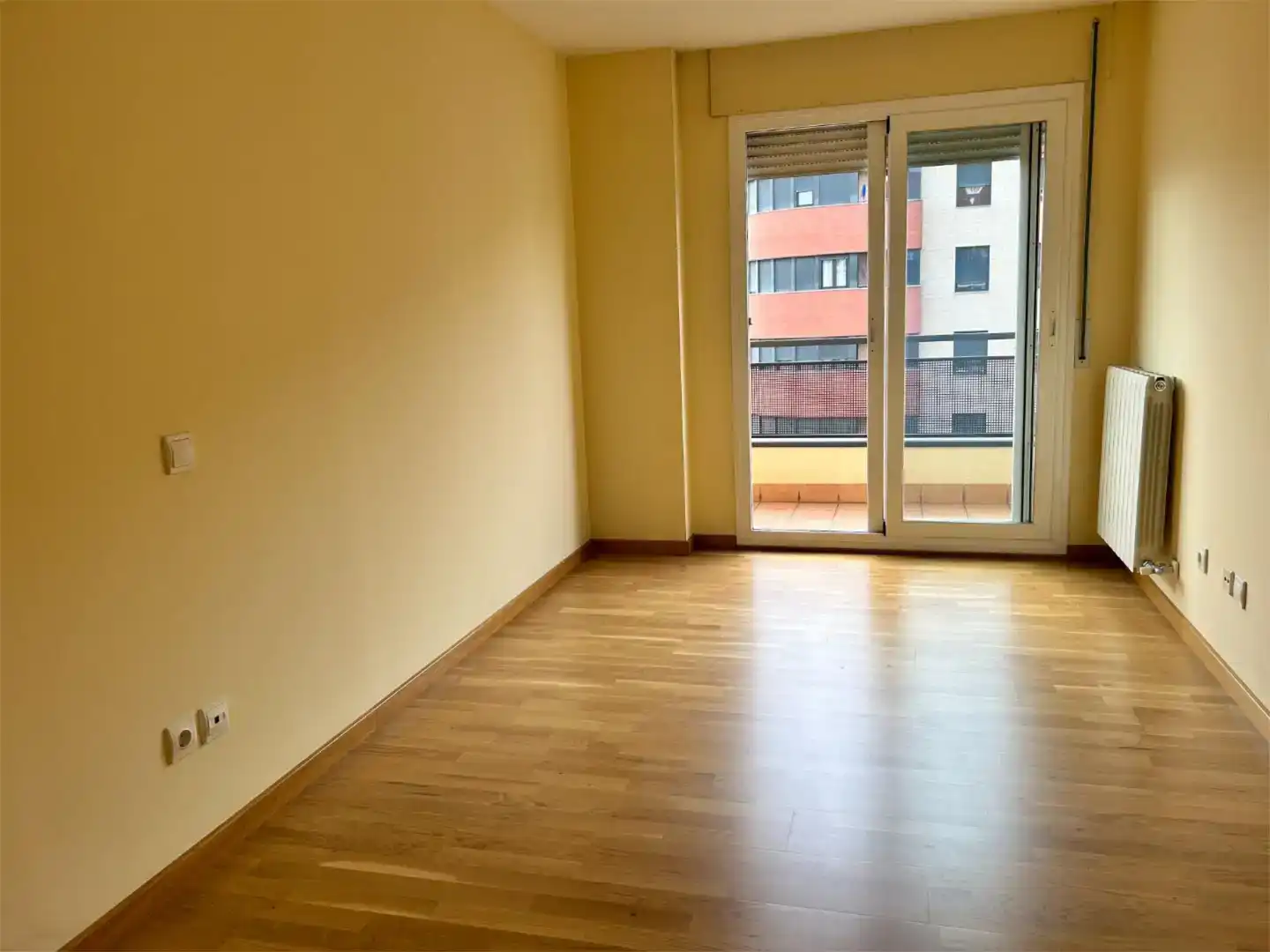 Habitación de Piso en venta en  Logroño con Aire acondicionado, Jardín privado y Parquet