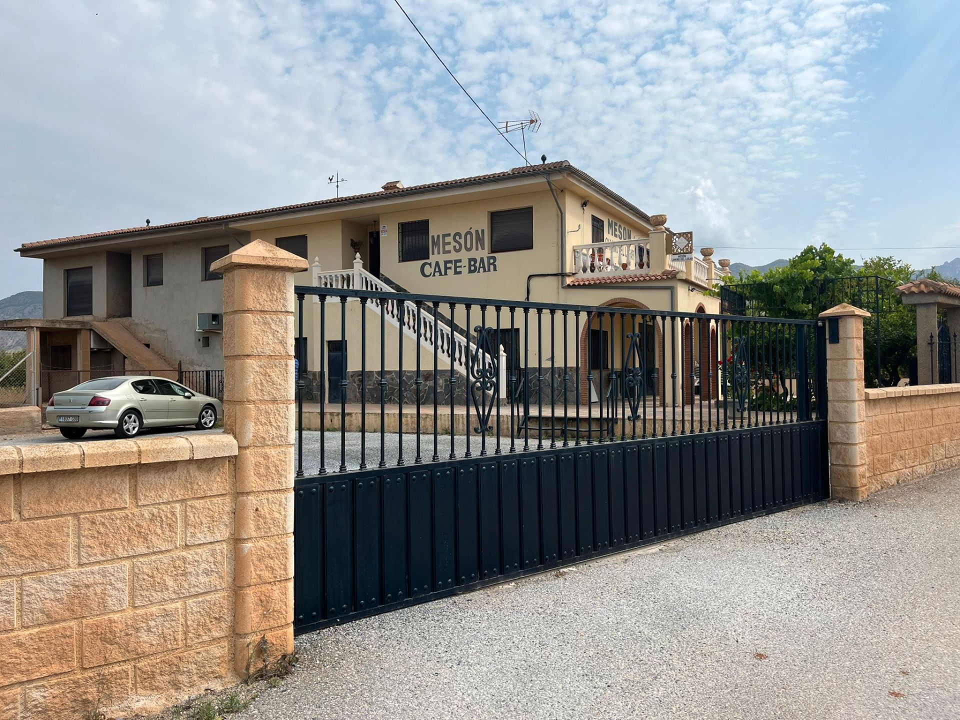 Exterior view of Building for sale in Villamena