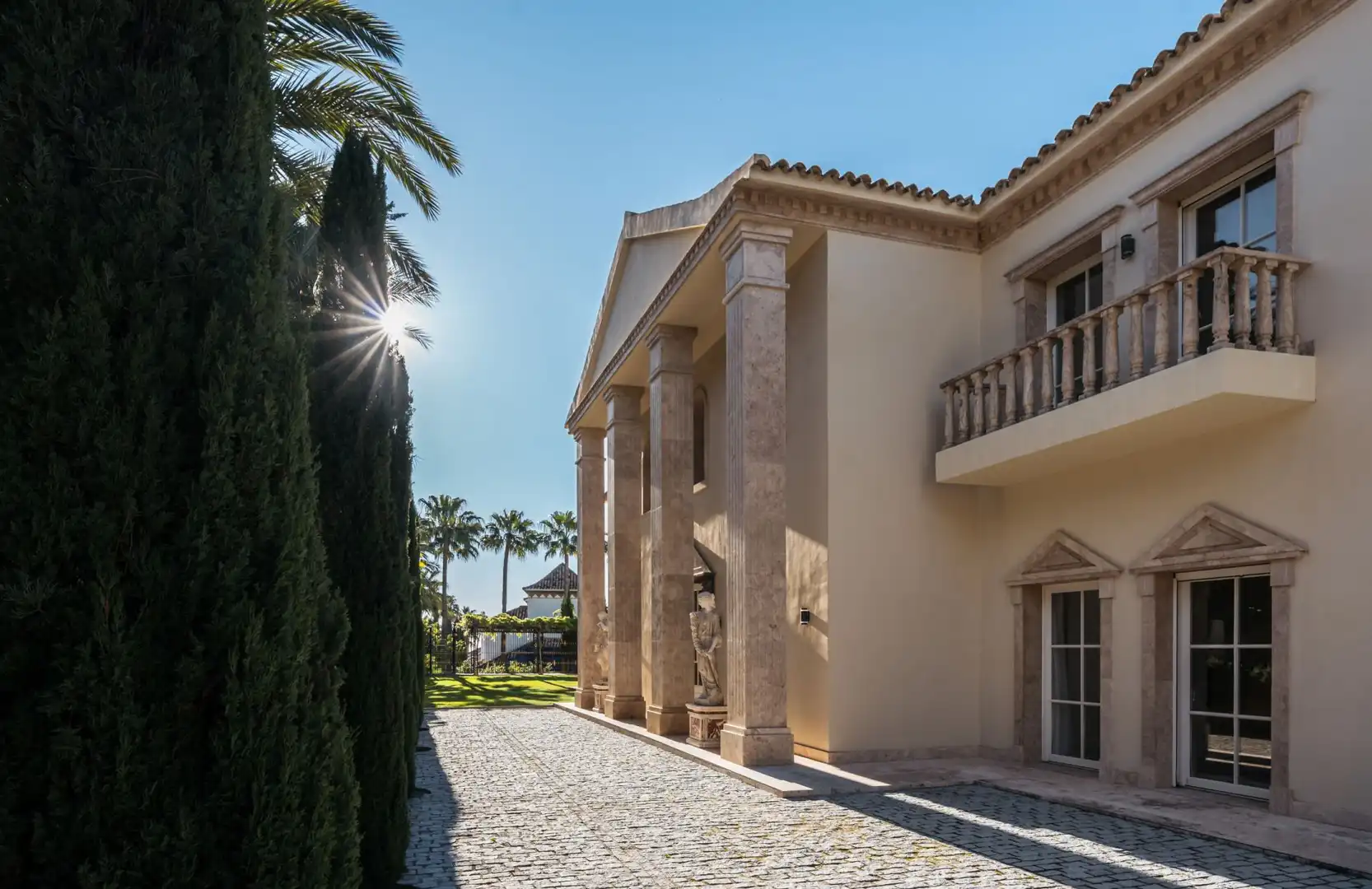Vista exterior de Casa o chalet en venta en Marbella con Aire acondicionado, Calefacción y Jardín privado