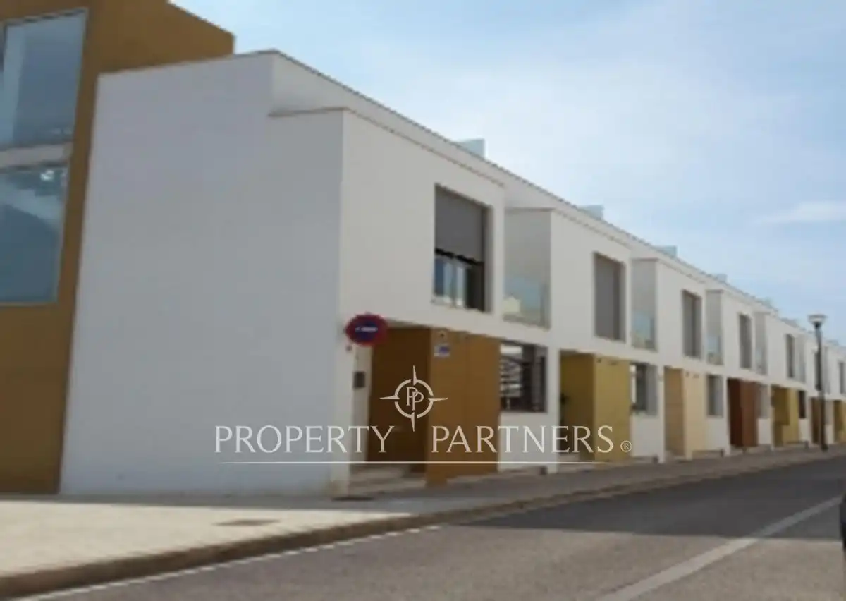 Vista exterior de Casa adosada en venta en La Pobla de Vallbona con Aire acondicionado, Calefacción y Terraza