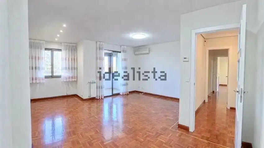 Bedroom of Flat for rent in Madrid  with Air Conditioner, Heating and Terrace