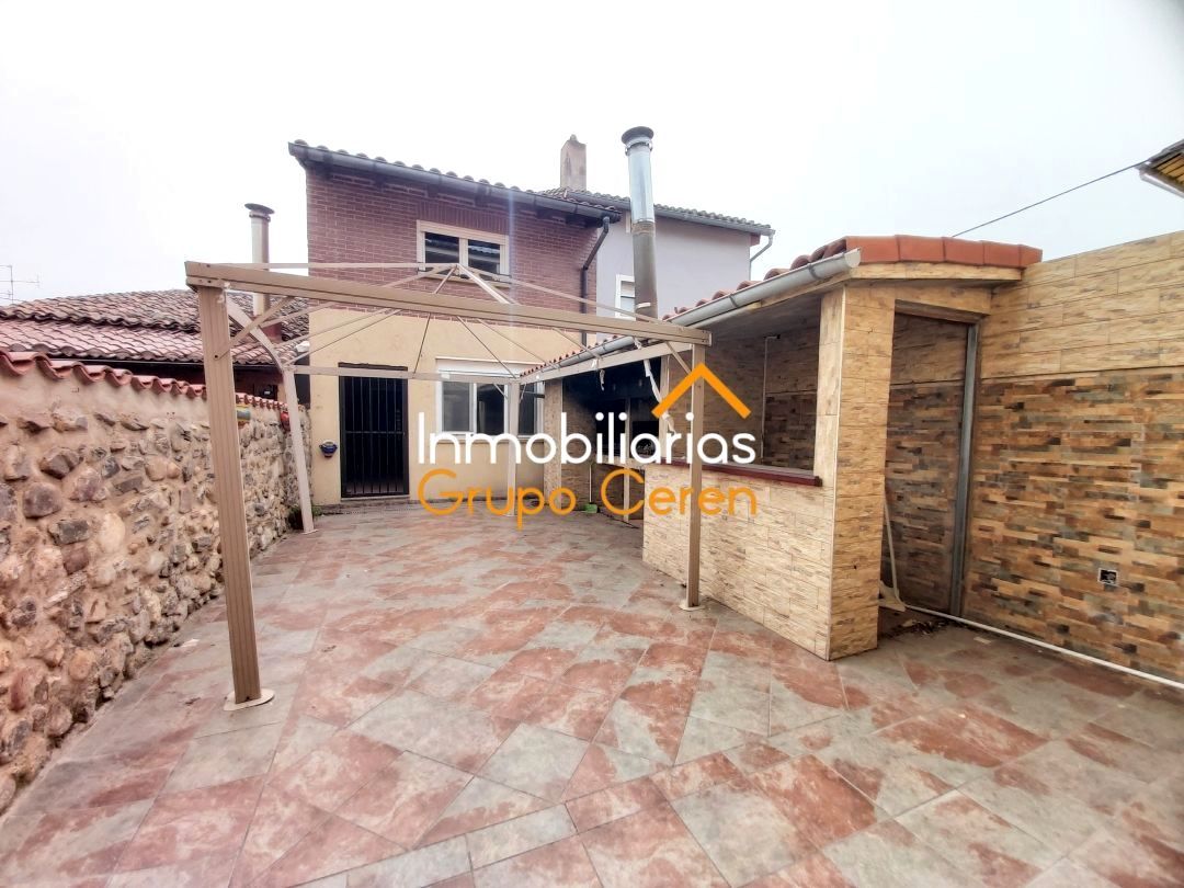 Jardí de Casa o xalet en venda en Redecilla del Camino amb Calefacció, Jardí privat i Terrassa