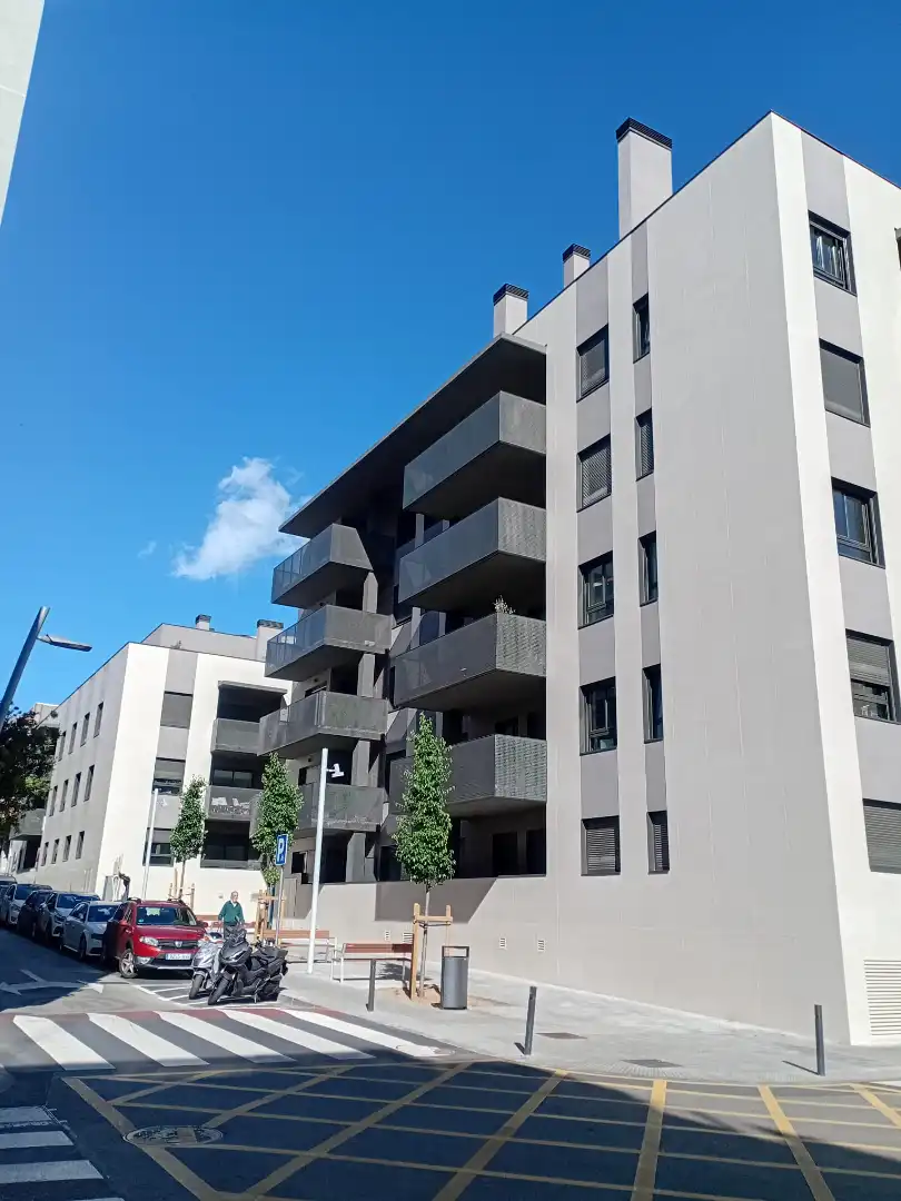 Exterior view of Commercial properties for sale in Esplugues de Llobregat
