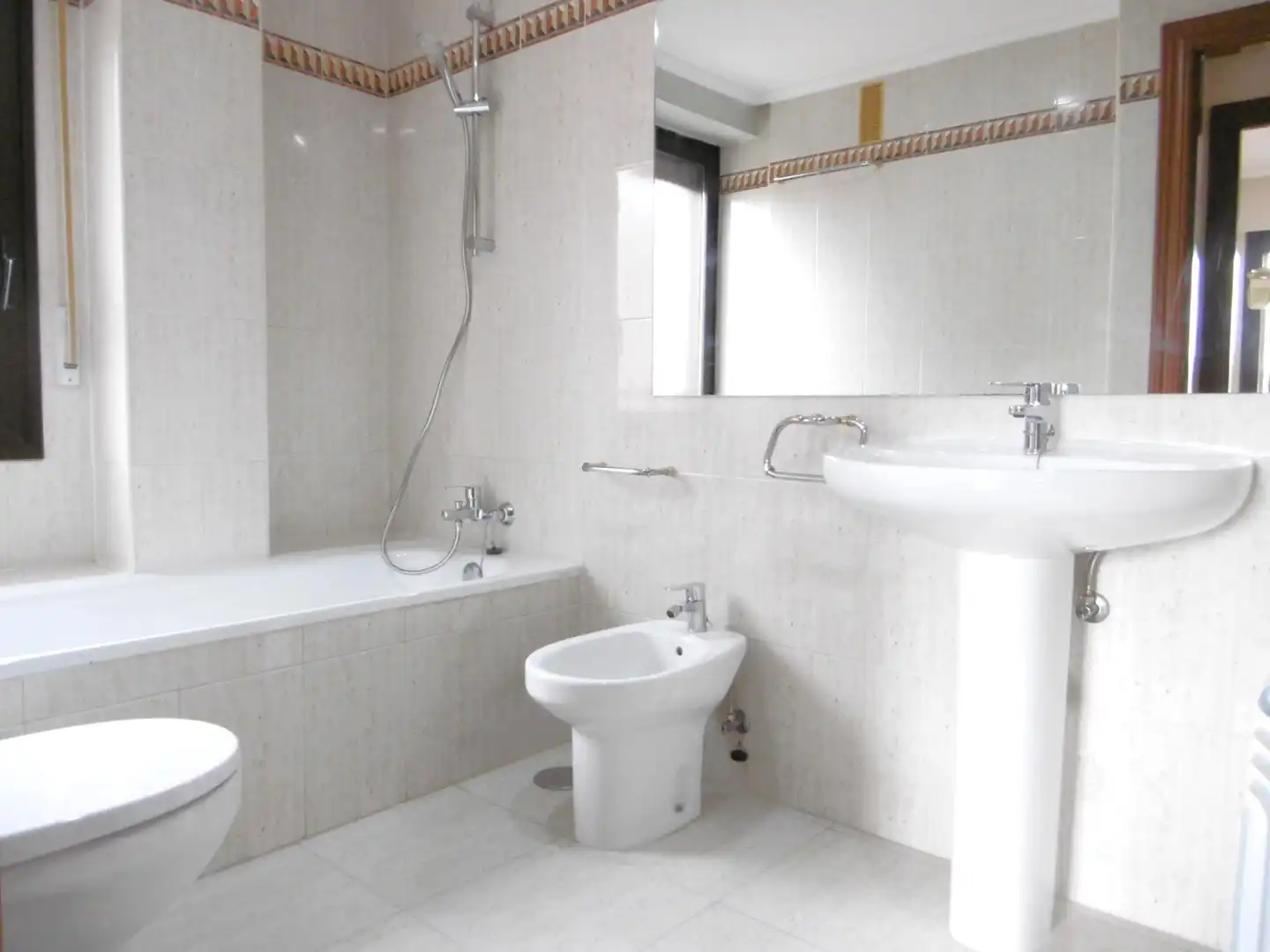 Badezimmer von Wohnung zur Miete in Valladolid mit Heizung und Abstellraum