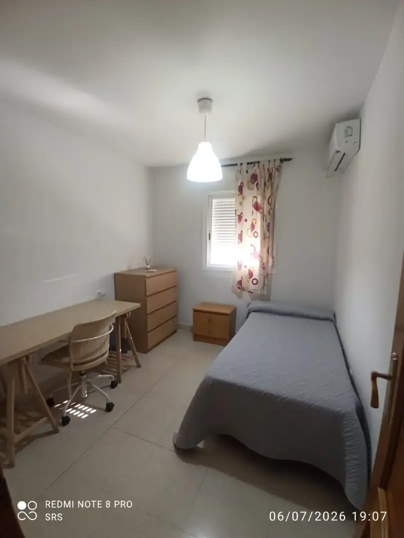 Habitación de Piso de alquiler en Málaga con Aire acondicionado, Terraza y Amueblado