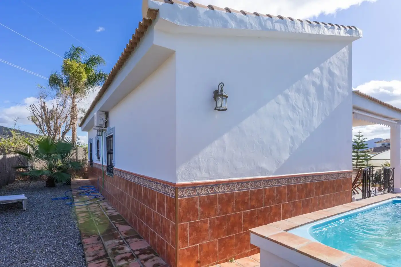 Vista exterior de Casa o xalet de lloguer en Alhaurín de la Torre amb Aire condicionat, Calefacció i Jardí privat