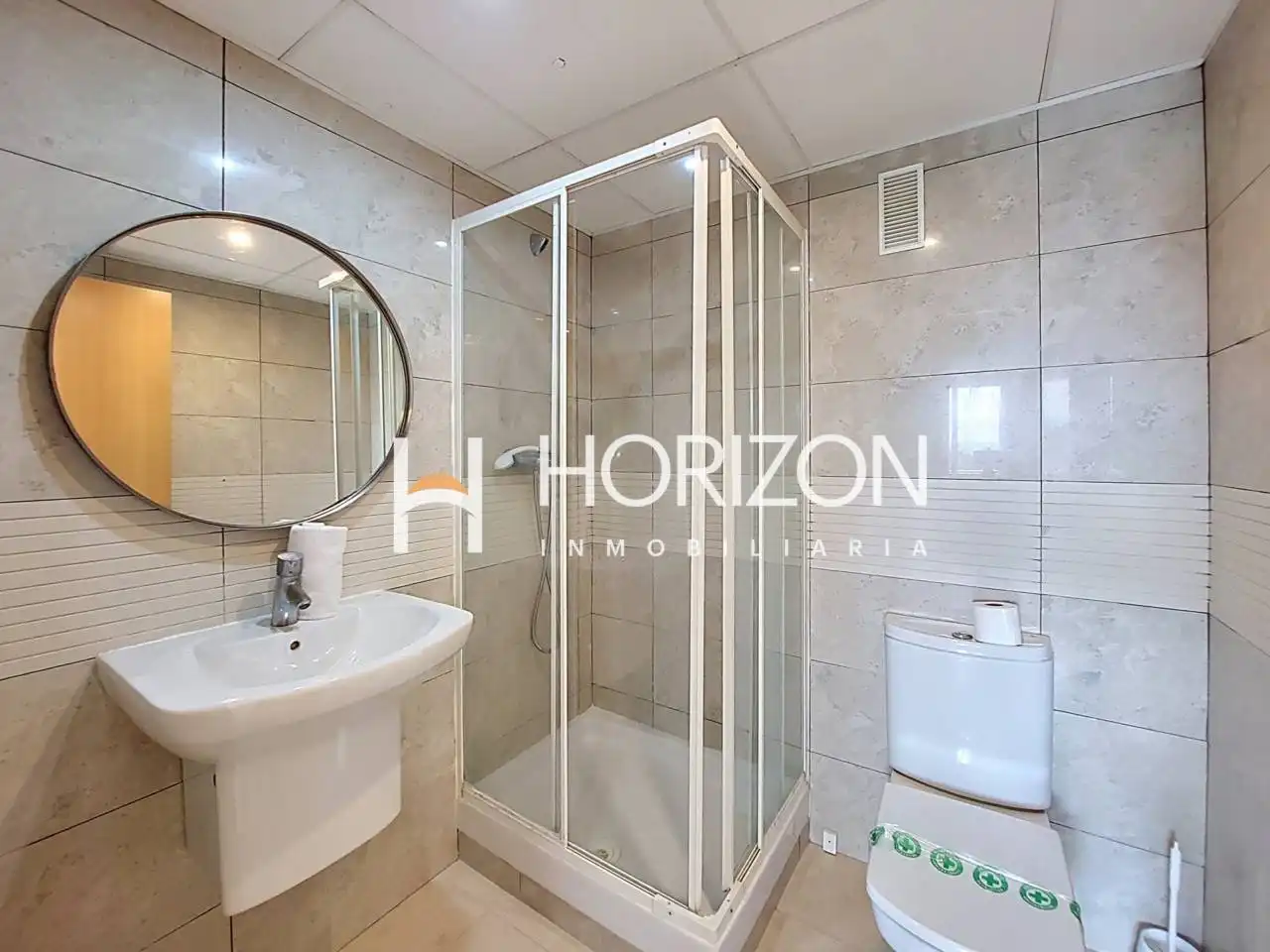 Badezimmer von Wohnungen zum Verkauf in Salou mit Klimaanlage, Heizung und Terrasse