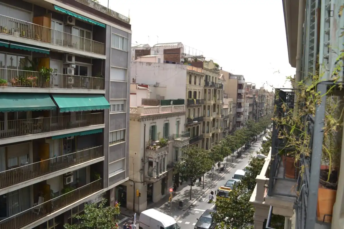 Vista exterior de Apartament per a compartir en Barcelona amb Moblat, Forn i Rentadora
