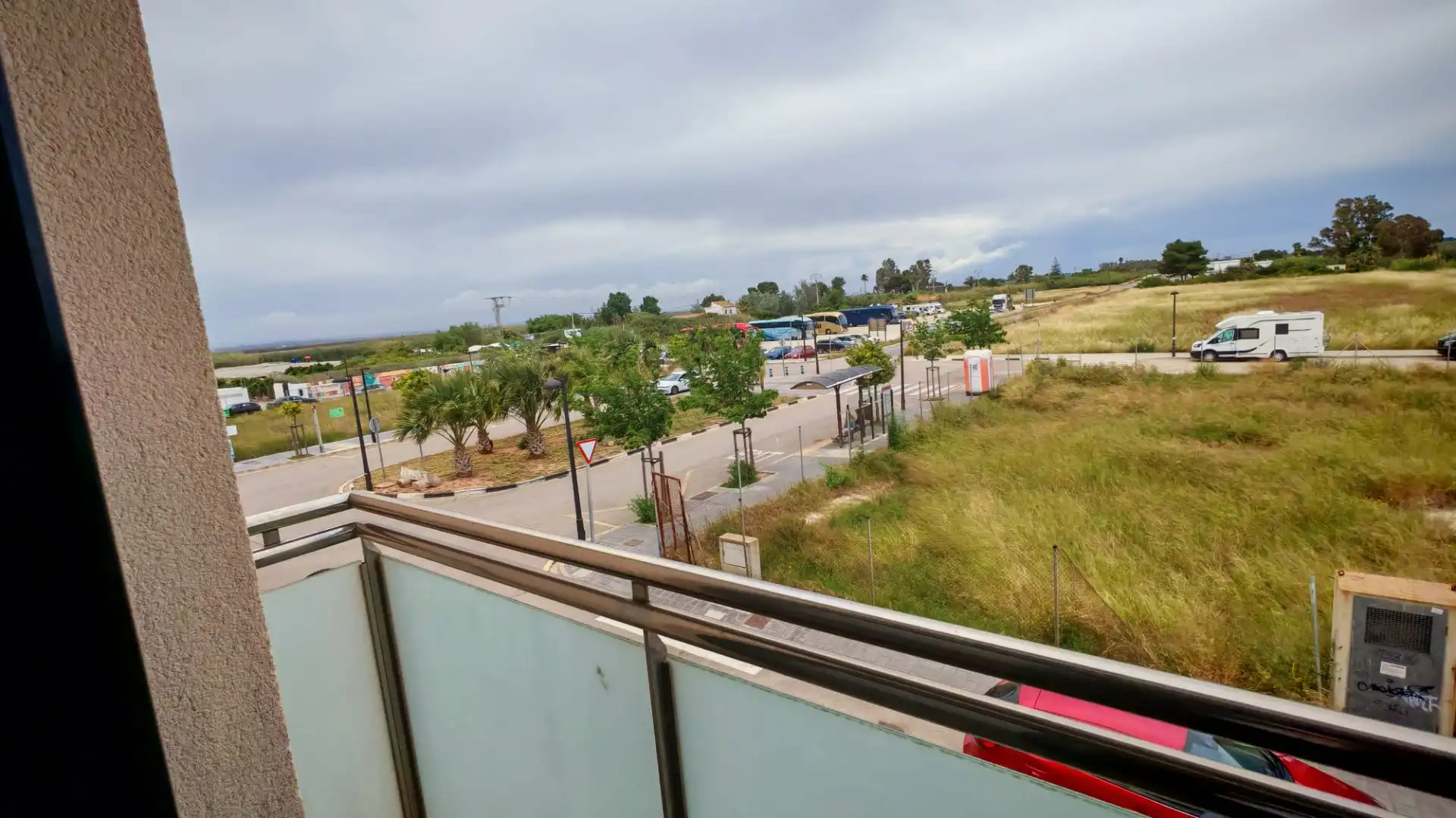Einfamilien-Reihenhaus zum Verkauf in Valencia mit Terrasse, Abstellraum und Ofen