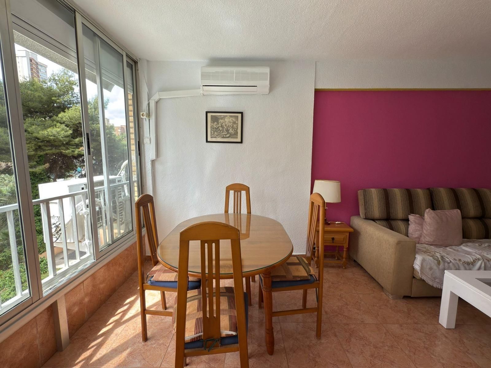 Menjador de Apartament en venda en Benidorm amb Aire condicionat, Calefacció i Jardí privat