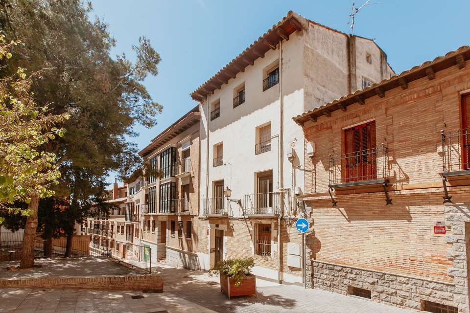 Vista exterior de Pis en venda en  Huesca Capital amb Calefacció i Balcó