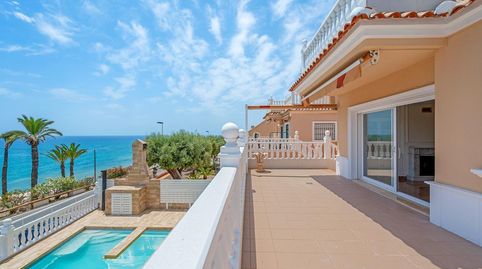 Exclusiva villa independiente con vistas al mar en Residencial El Faro, Torrevieja