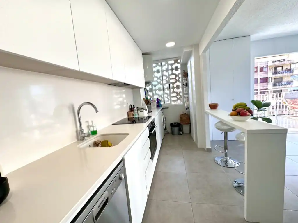 Cocina de Apartamento de alquiler en Benicasim / Benicàssim con Terraza, Amueblado y Horno