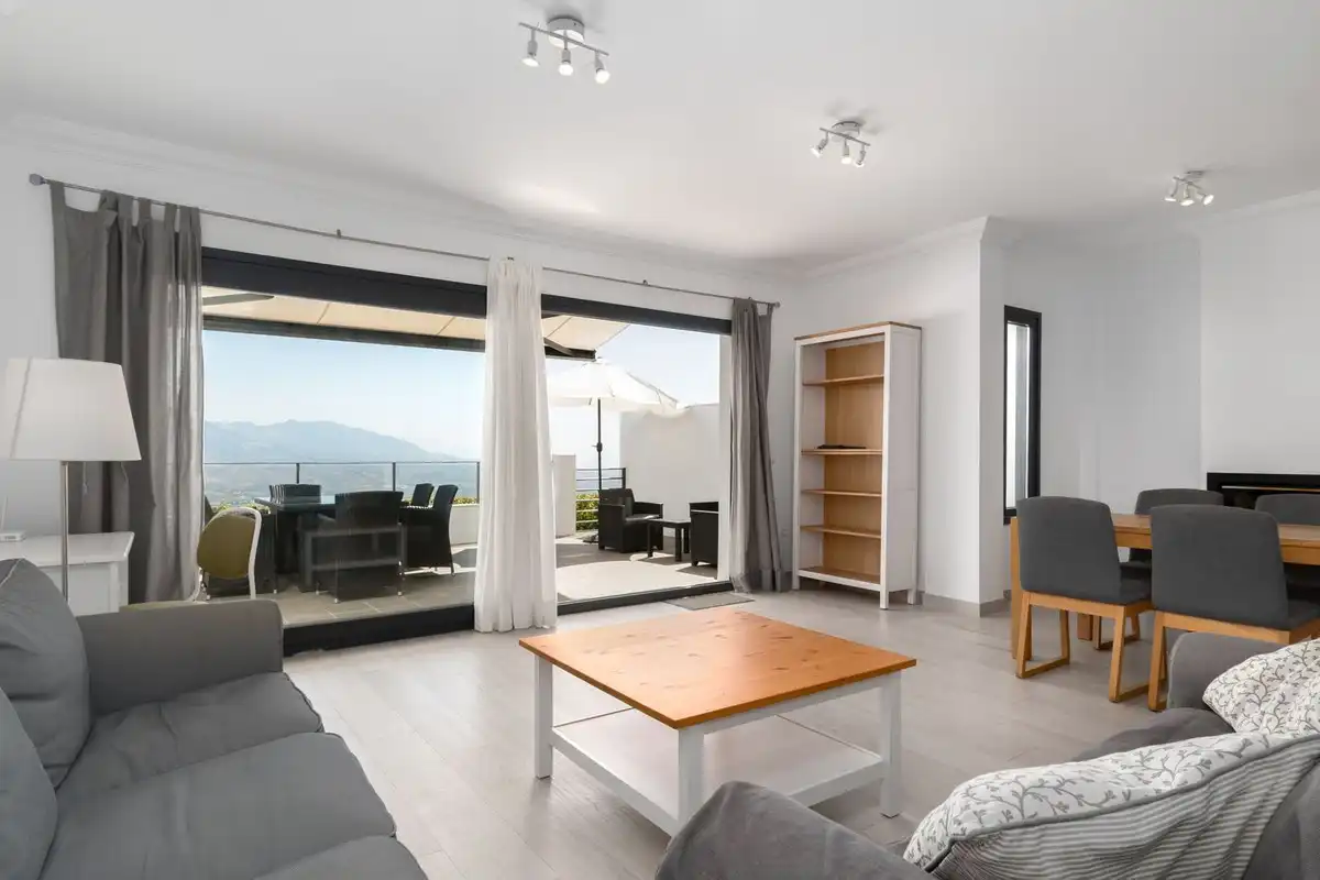Sala de estar de Casa adosada en venta en Ojén con Terraza, Trastero y Piscina