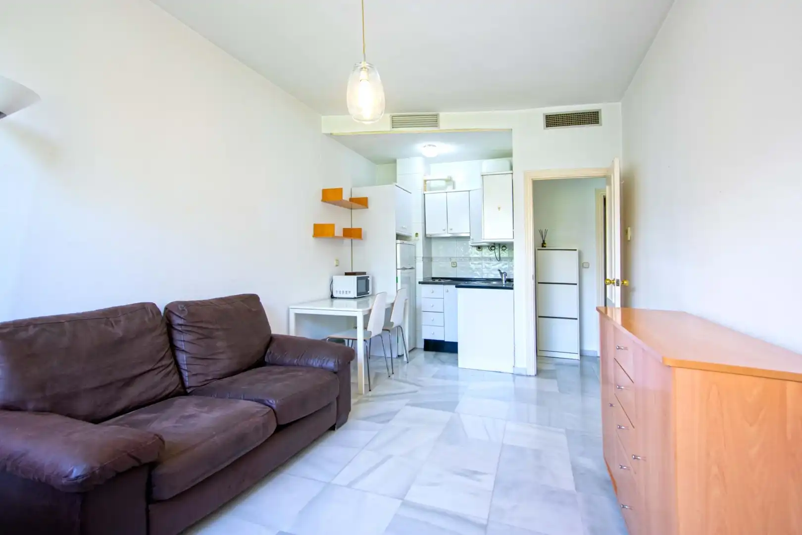 Living room of Flat for sale in Sevilla  with Air Conditioner and Heating