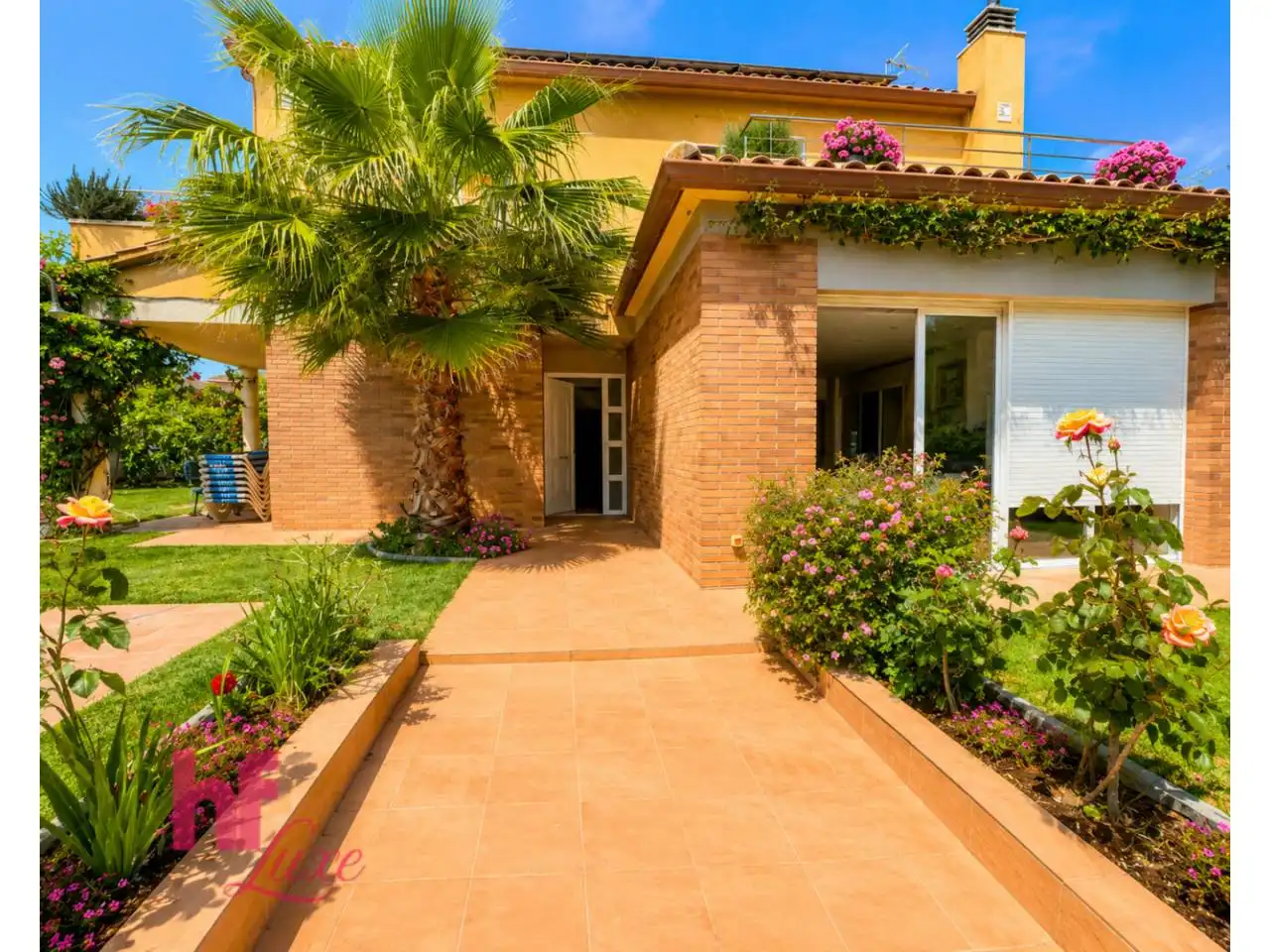 Vista exterior de Casa o xalet en venda en Cubelles amb Aire condicionat, Calefacció i Jardí privat