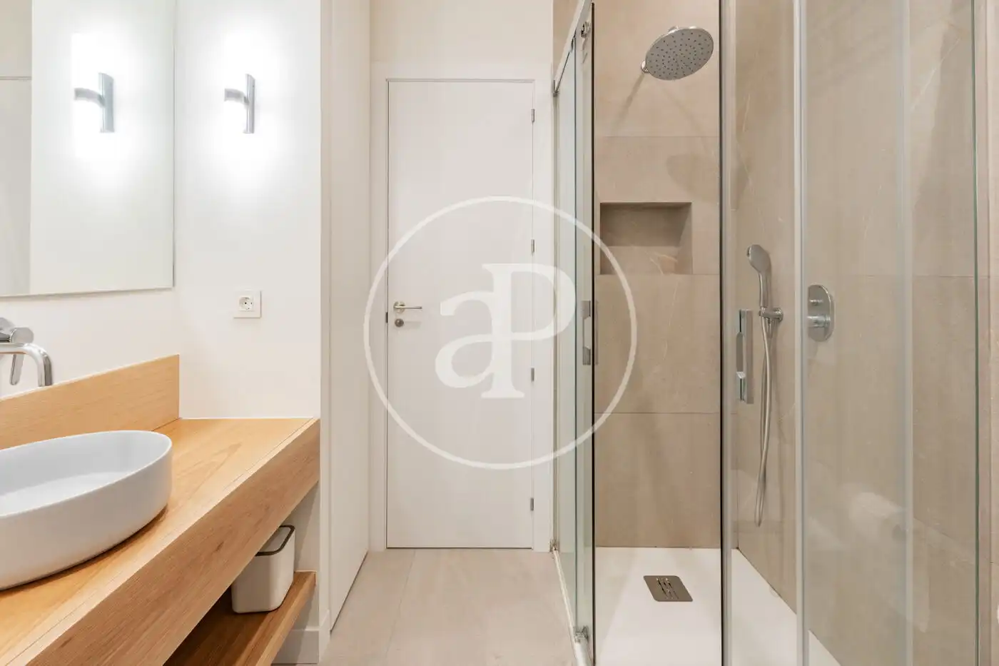 Badezimmer von Wohnung zur Miete in Madrid mit Klimaanlage, Heizung und Möbliert