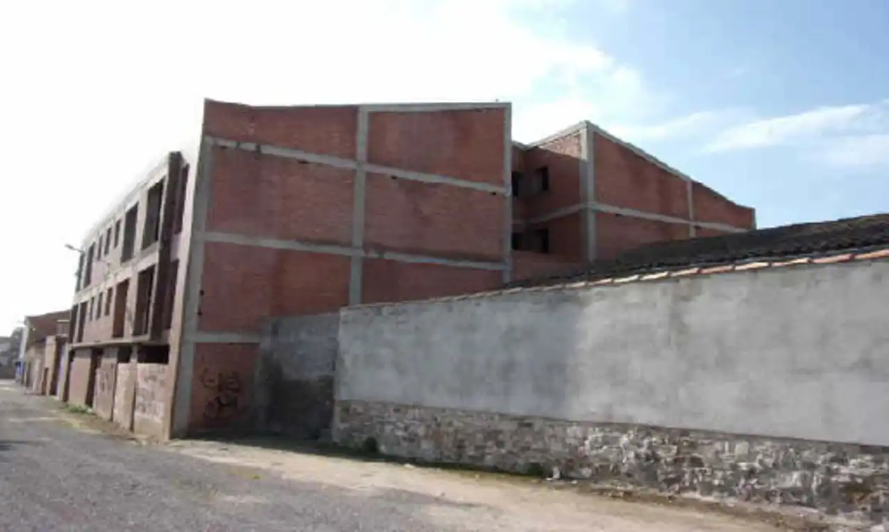 Vista exterior de Edifici en venda en Bellcaire d'Urgell