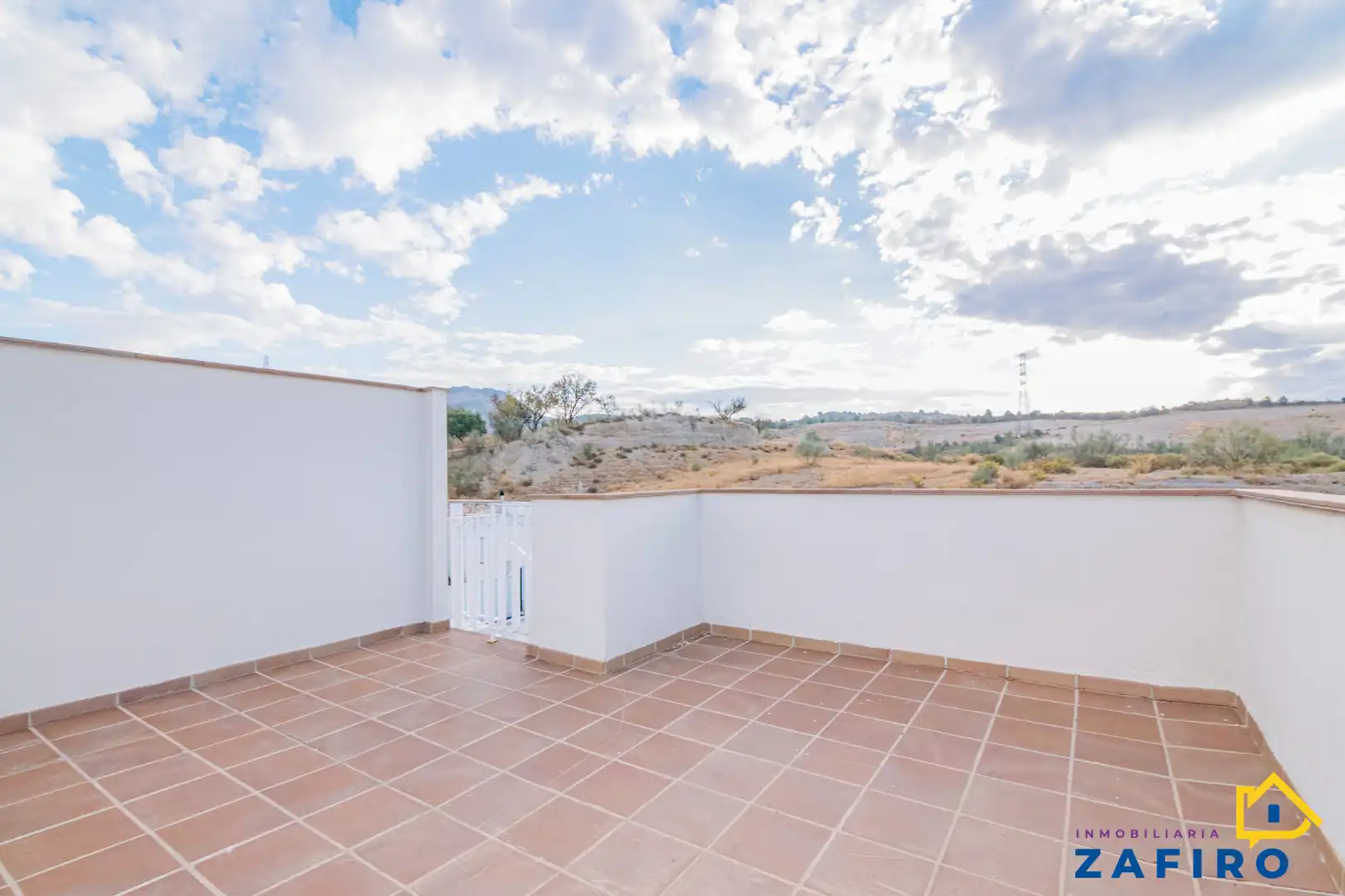 Casa aparellada amb terrassa en venda a Jun, imagen 24