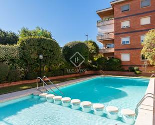 Swimming pool of Flat for sale in Sant Cugat del Vallès  with Air Conditioner, Heating and Private garden