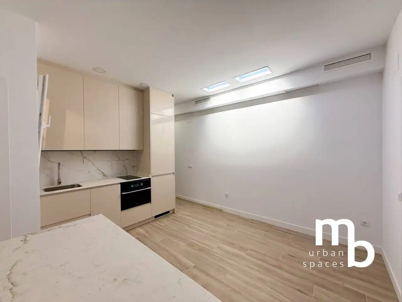 Flat for sale in Madrid  with Air Conditioner and Heating