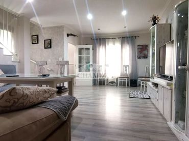 Casa con balcón en venta en Calle San Francisco 43