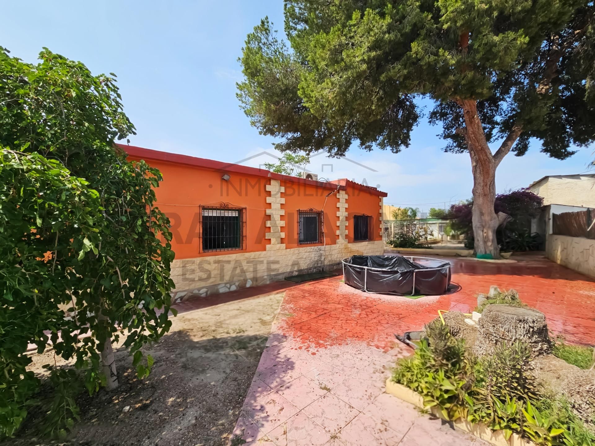 Vista exterior de Casa o xalet en venda en Alicante / Alacant amb Calefacció, Jardí privat i Terrassa