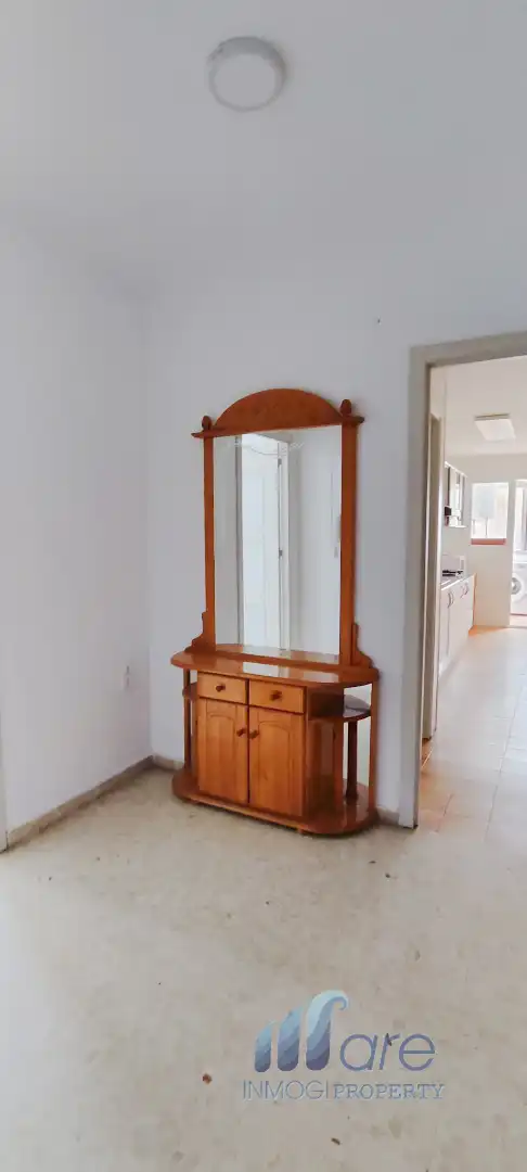 Wohnung zum Verkauf in Granada mit Klimaanlage, Privatgarten und Terrasse