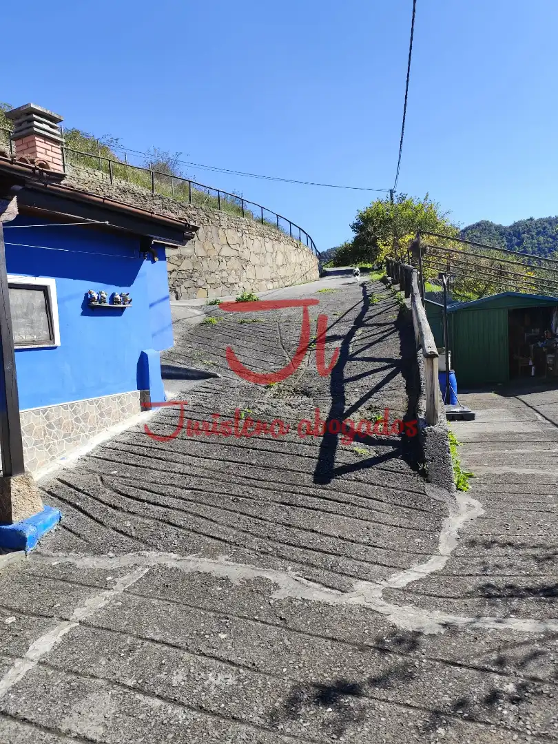 Casa adosada en venta en Quirós