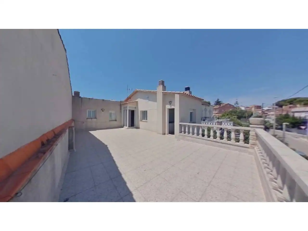 Vista exterior de Casa adosada en venda en Vilanova i la Geltrú amb Terrassa