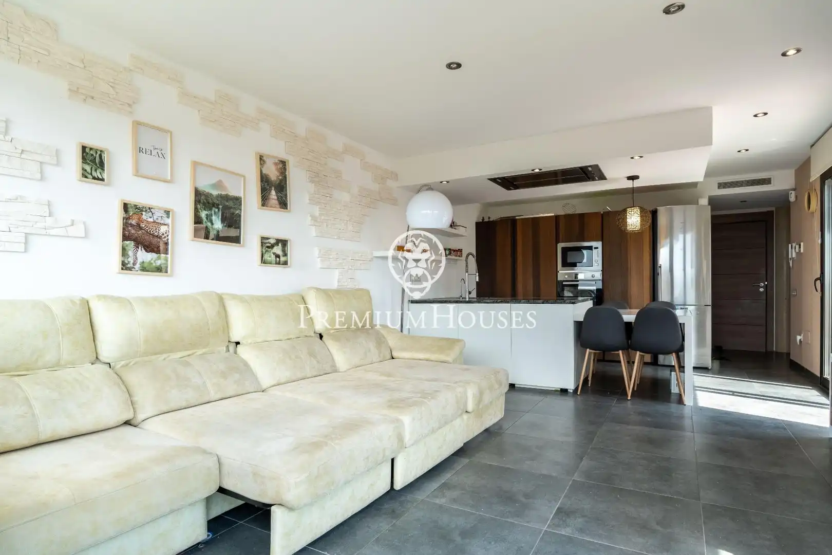Sala d'estar de Casa o xalet en venda en Tarragona amb Jardí privat, Terrassa i Traster