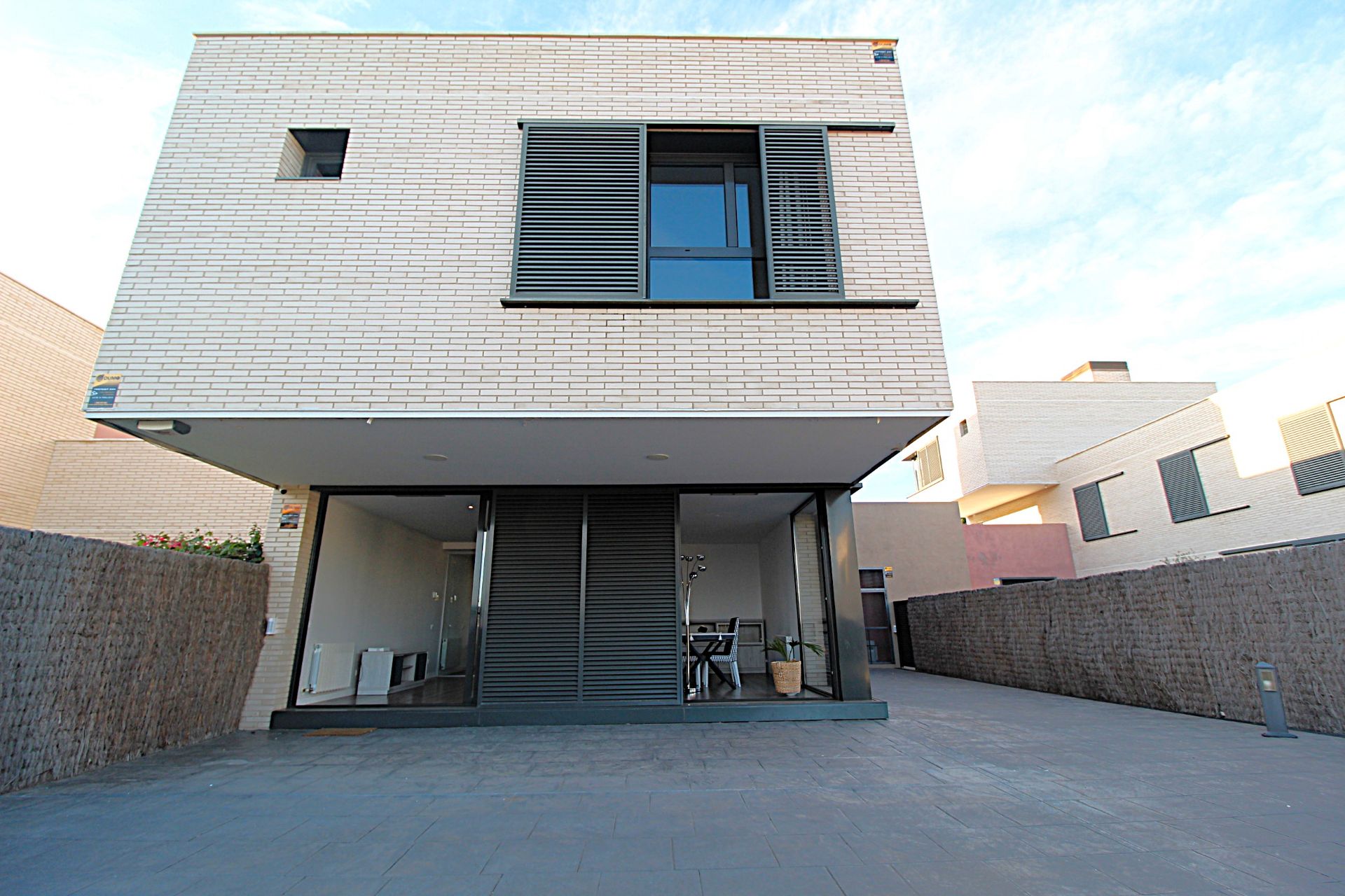 Vista exterior de Casa o xalet en venda en Mataró amb Aire condicionat, Jardí privat i Parquet